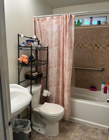 1371 Old West Dr, Sacramento, CA 95834