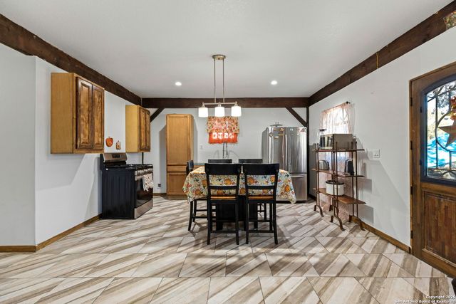 1742 County Road 777, Devine, TX 78016