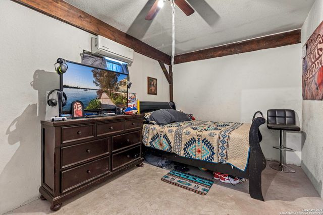 1742 County Road 777, Devine, TX 78016