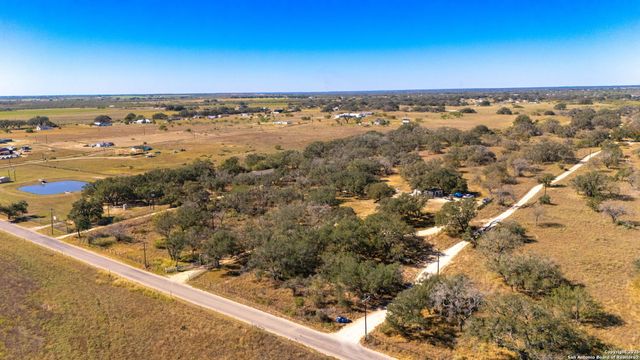 1742 County Road 777, Devine, TX 78016