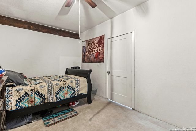 1742 County Road 777, Devine, TX 78016