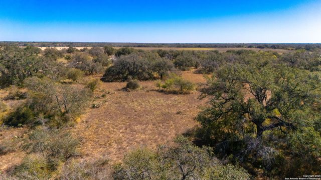 1742 County Road 777, Devine, TX 78016