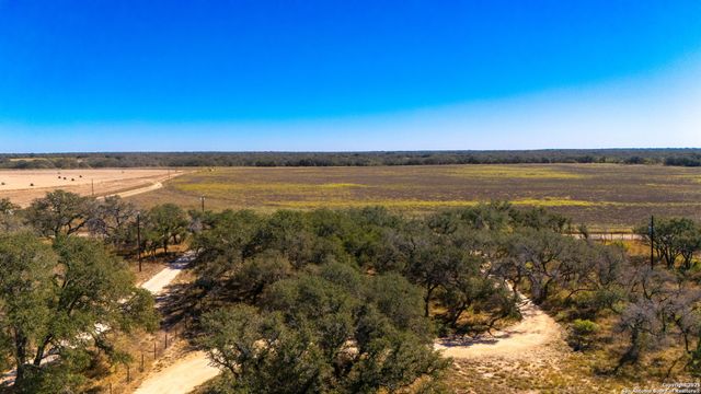 1742 County Road 777, Devine, TX 78016