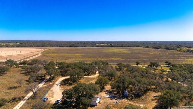 1742 County Road 777, Devine, TX 78016