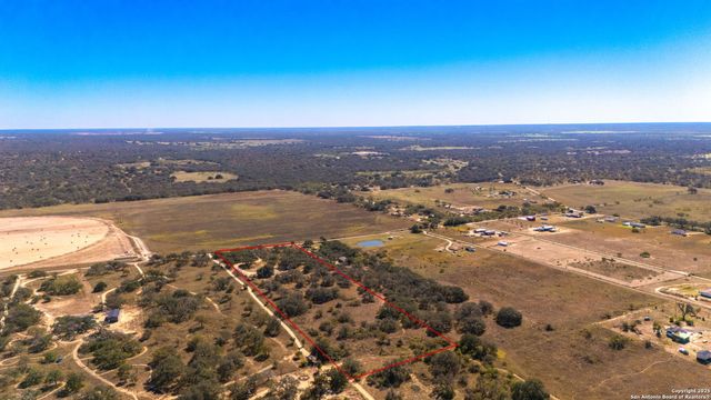 1742 County Road 777, Devine, TX 78016