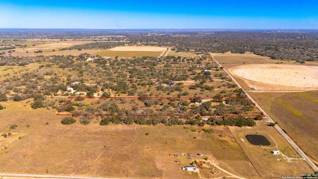 1742 County Road 777, Devine, TX 78016