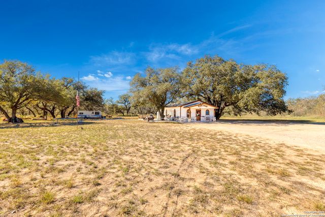 1742 County Road 777, Devine, TX 78016
