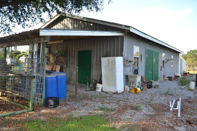 256 E 25th Place, Larose, LA 70373