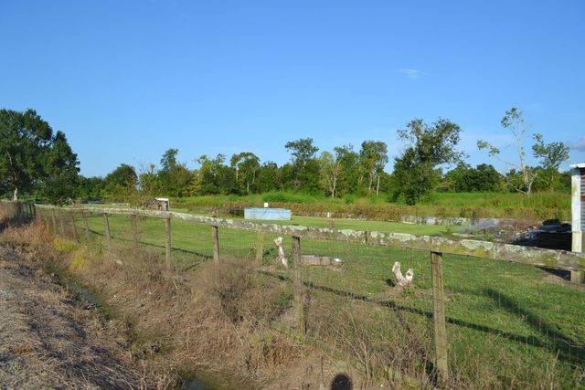 256 E 25th Place, Larose, LA 70373