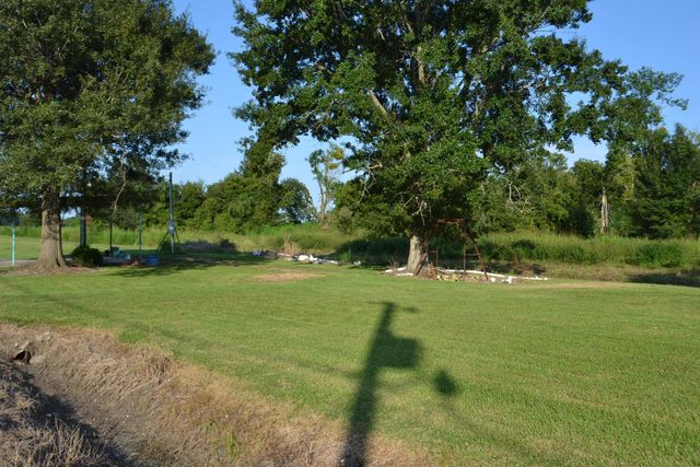 256 E 25th Place, Larose, LA 70373