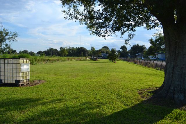 256 E 25th Place, Larose, LA 70373