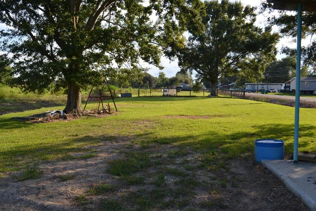 256 E 25th Place, Larose, LA 70373