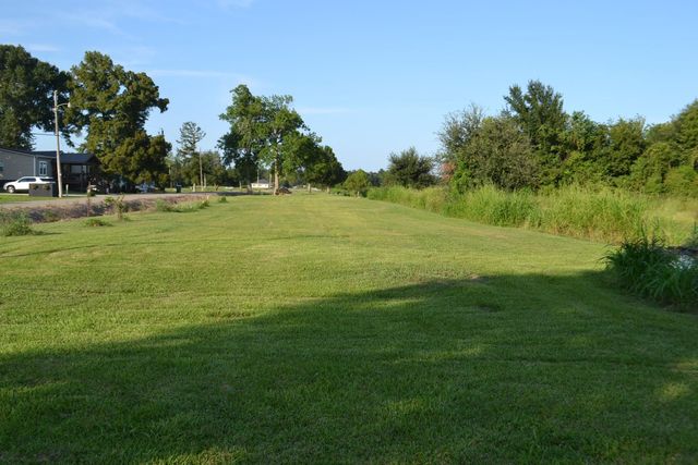 256 E 25th Place, Larose, LA 70373