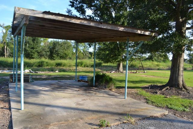 256 E 25th Place, Larose, LA 70373