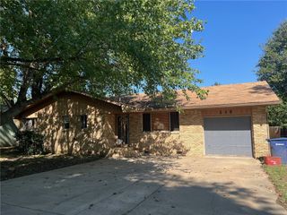 215 W Highland Street, Siloam Springs, AR 72761