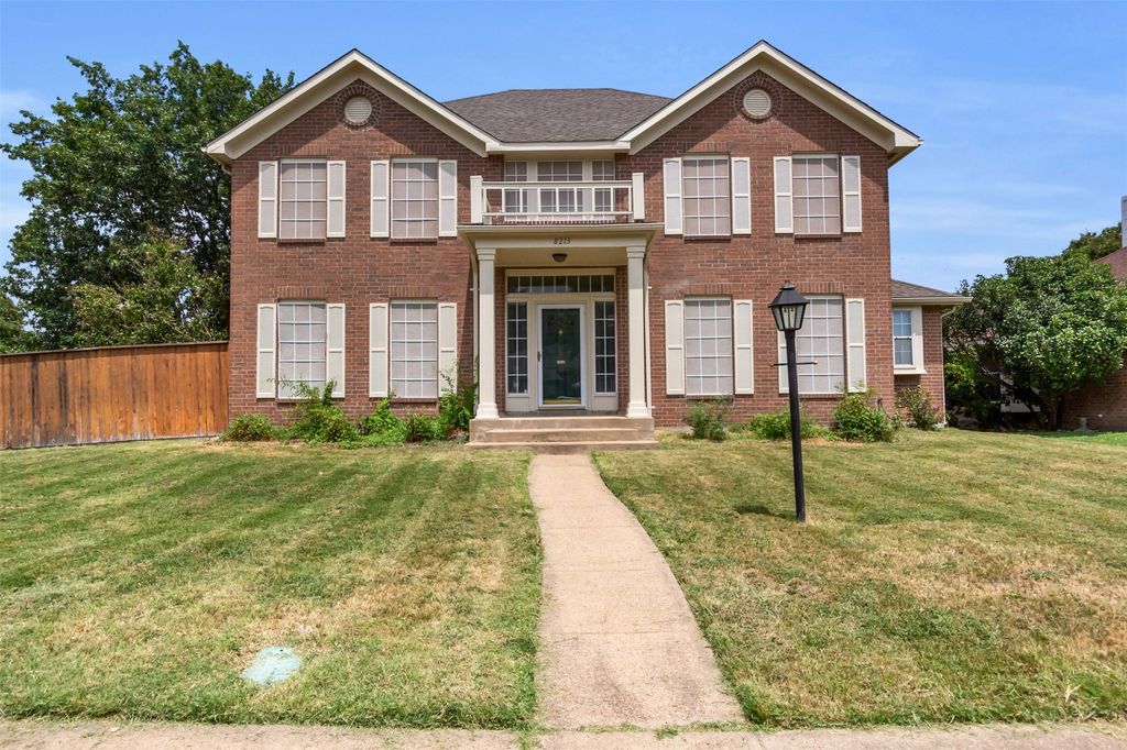 8213 Brentwood Street, Rowlett, TX 75088