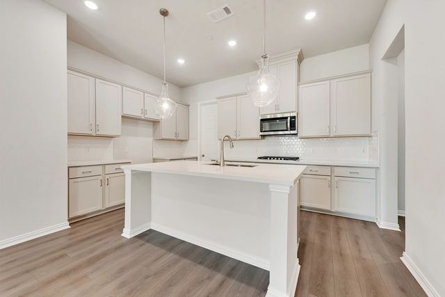 8199 Challenger Lane, Frisco, TX 75034