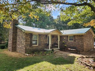 288 Stewart Ln, Estill Springs, TN 37330