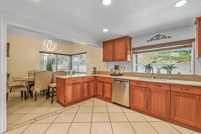 613 Point Vicente Ct, Chula Vista, CA 91911