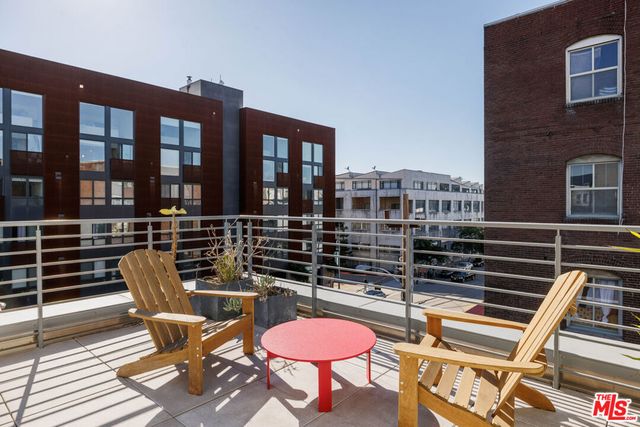 940 E 2nd Street 38, Los Angeles, CA 90012