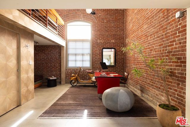 940 E 2nd Street 38, Los Angeles, CA 90012