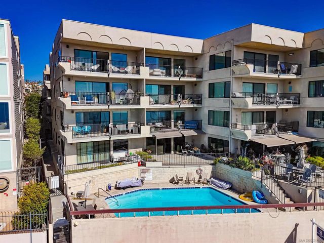 1235 Parker Pl 1F, San Diego, CA 92109