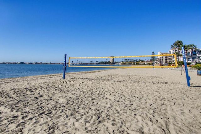 1235 Parker Pl 1F, San Diego, CA 92109