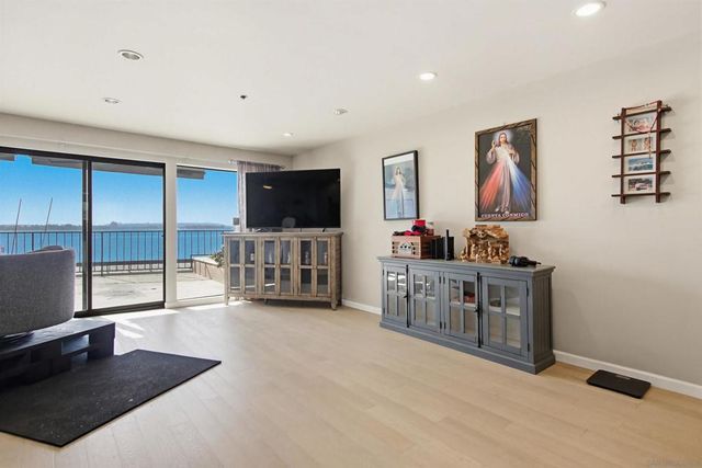 1235 Parker Pl 1F, San Diego, CA 92109