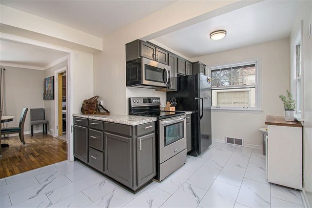 828 W Lovell Street, Kalamazoo, MI 49007