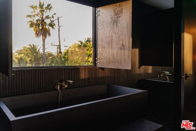 537 N Alta Vista Boulevard, Los Angeles, CA 90036