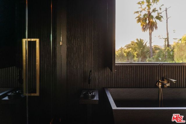 537 N Alta Vista Boulevard, Los Angeles, CA 90036