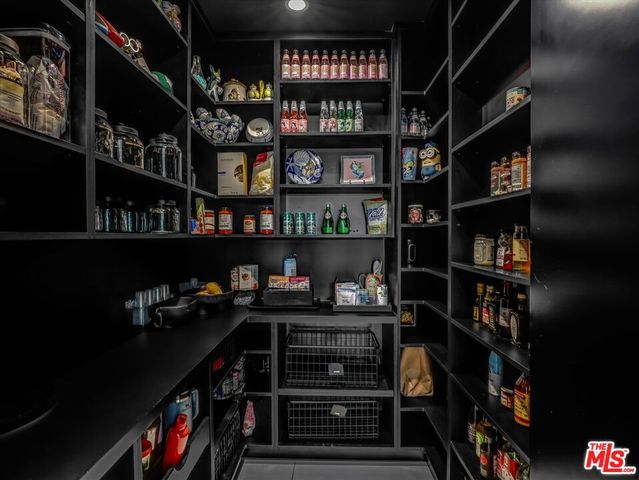 537 N Alta Vista Boulevard, Los Angeles, CA 90036