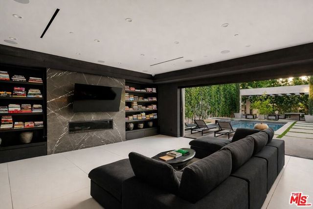 537 N Alta Vista Boulevard, Los Angeles, CA 90036