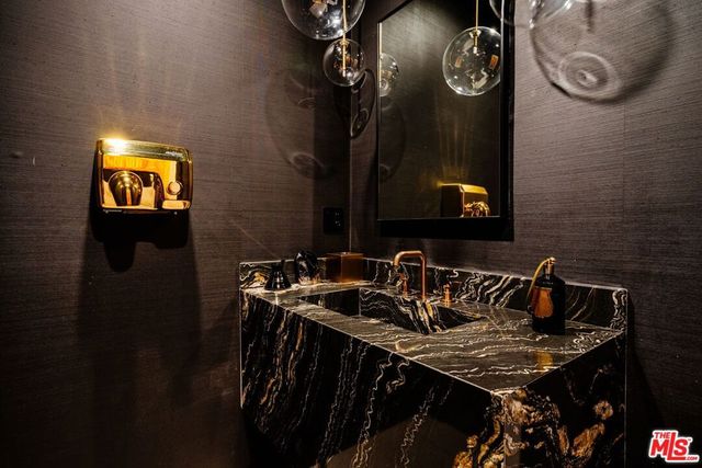 537 N Alta Vista Boulevard, Los Angeles, CA 90036