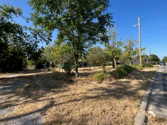 708 Maple ST, Taylor, TX 76574