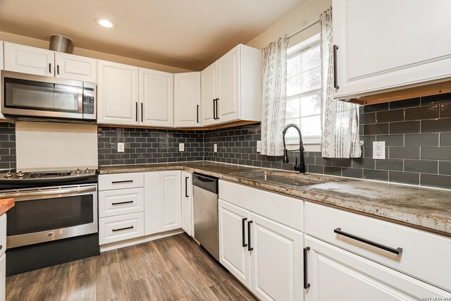 317 North Blvd, Universal City, TX 78148