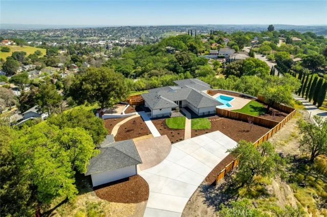 1026 Merry Hill Road, Paso Robles, CA 93446