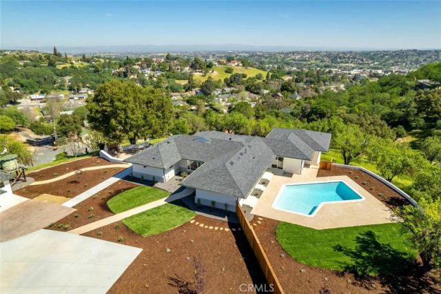 1026 Merry Hill Road, Paso Robles, CA 93446