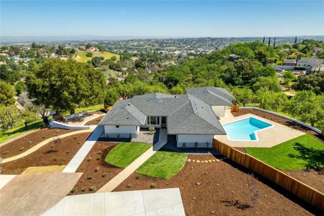 1026 Merry Hill Road, Paso Robles, CA 93446