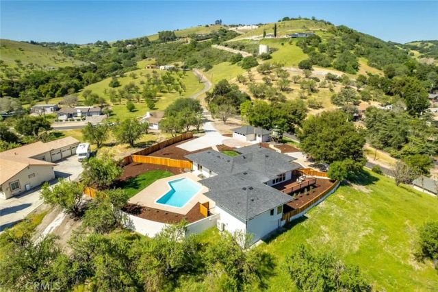 1026 Merry Hill Road, Paso Robles, CA 93446