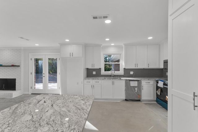 1107 Deerpath Rd, Dothan, AL 36303