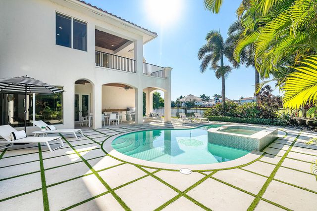 17698 Middlebrook Way, Boca Raton, FL 33496