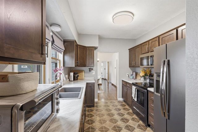 424 3RD STREET, Neenah, WI 54956