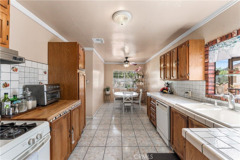 13007 Glenoaks Boulevard, Sylmar, CA 91342 — photo 5