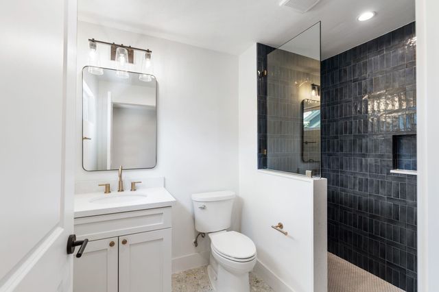 814 Azalea Street, Houston, TX 77018