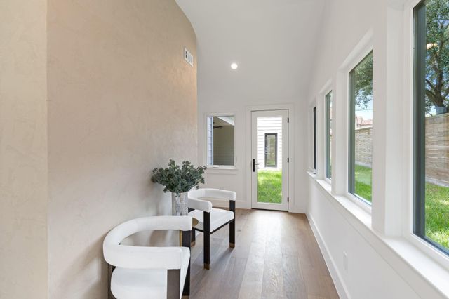 814 Azalea Street, Houston, TX 77018