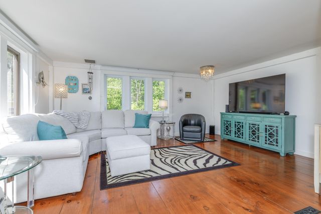 49 Moss Road, Hopkinton, NH 03229