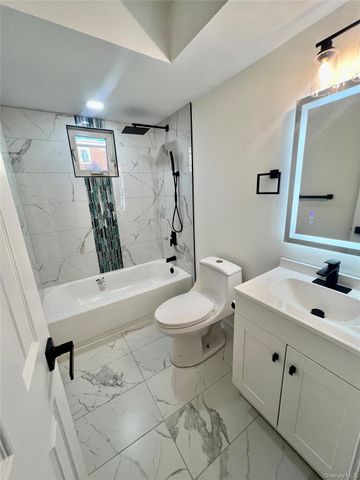 2449I union Boulevard 34A, Islip, NY 11751