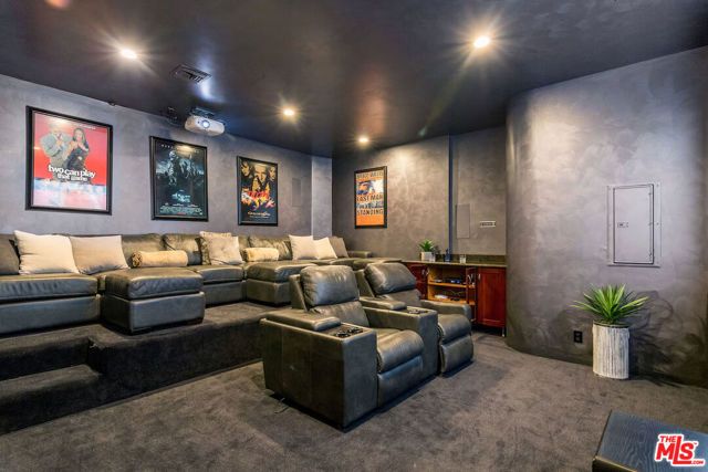 8835 Evanview Drive, Los Angeles, CA 90069
