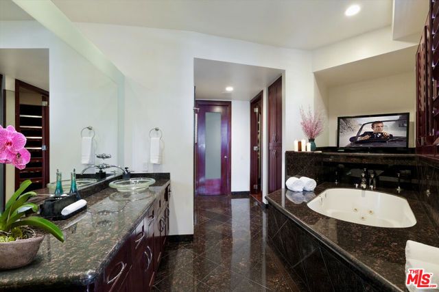 8835 Evanview Drive, Los Angeles, CA 90069